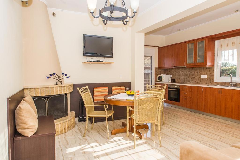 Cozy Flats In An Olive Grove By The Sandy Beach Kanalos Экстерьер фото